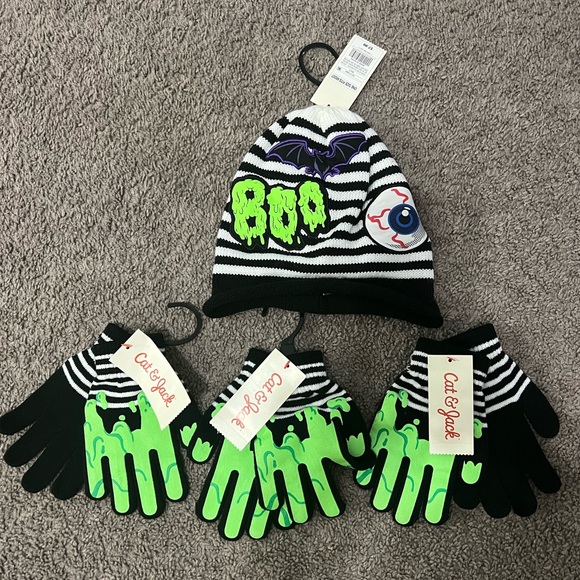 Beenie & Gloves - Picture 1 of 2